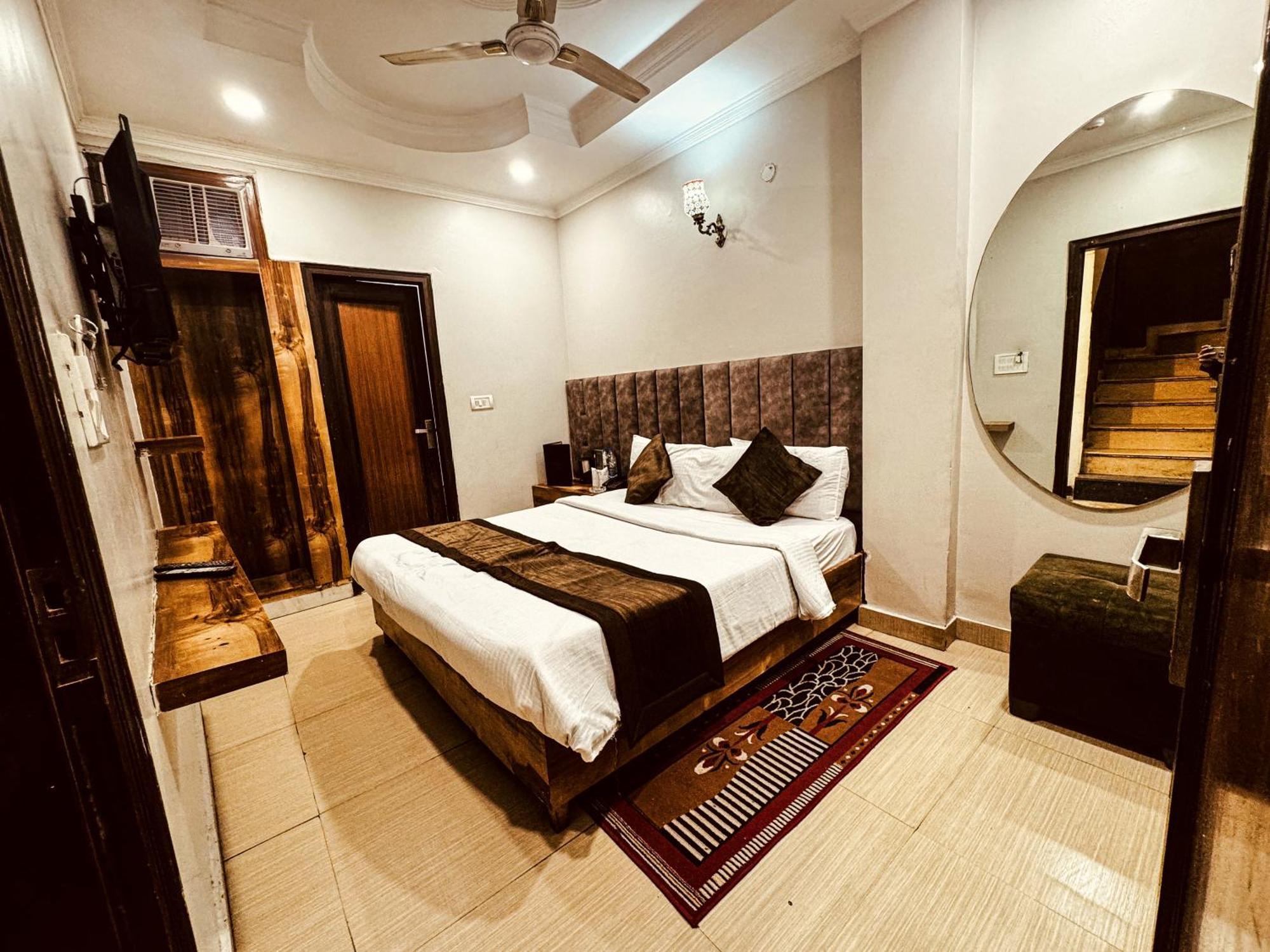 Hotel Nityaa Suites New Delhi Eksteriør billede