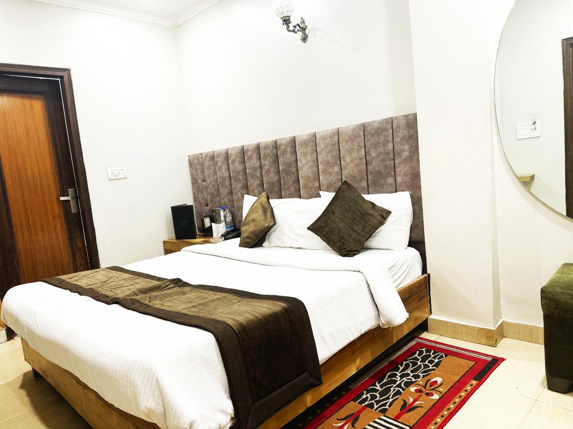 Hotel Nityaa Suites New Delhi Eksteriør billede