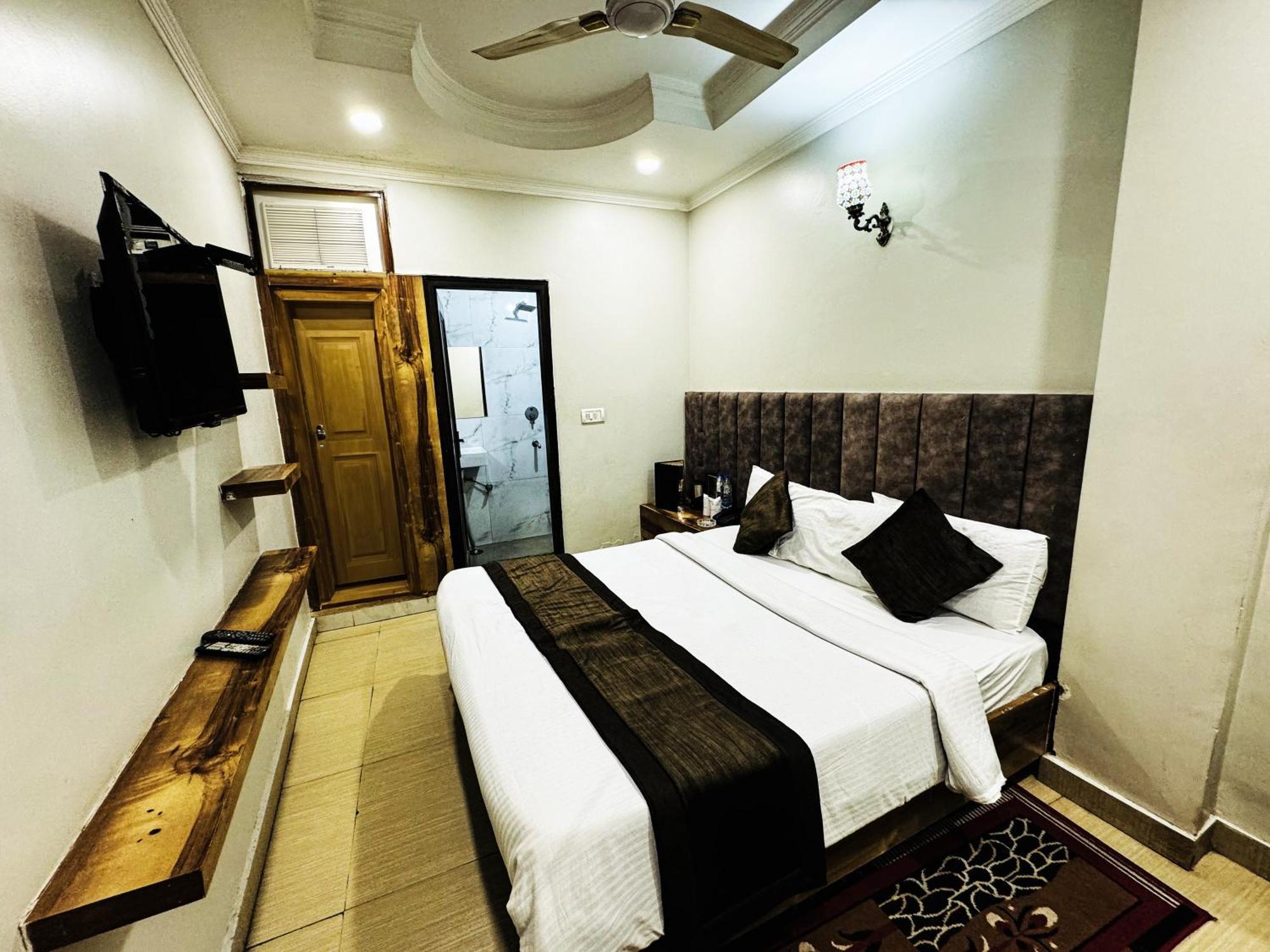 Hotel Nityaa Suites New Delhi Eksteriør billede