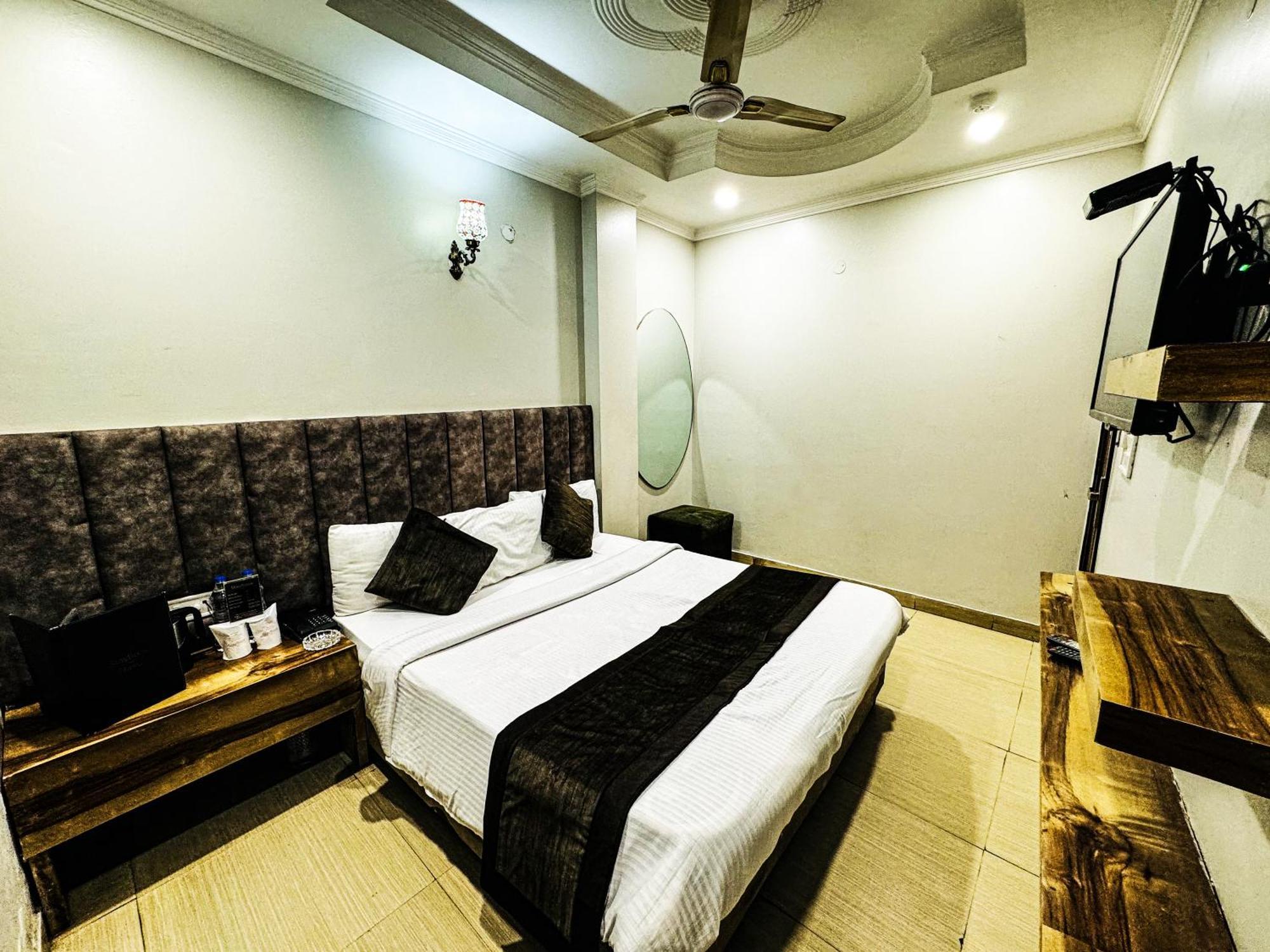 Hotel Nityaa Suites New Delhi Eksteriør billede