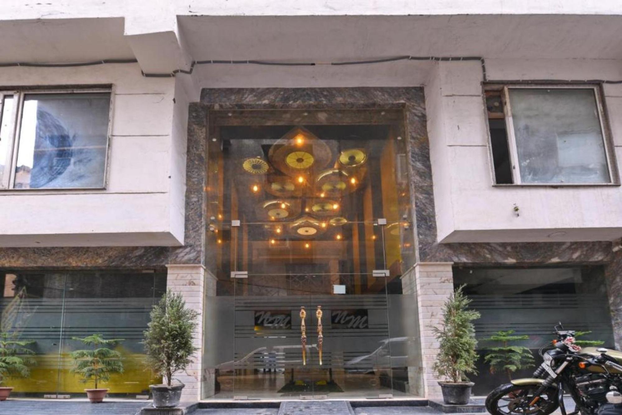Hotel Nityaa Suites New Delhi Eksteriør billede