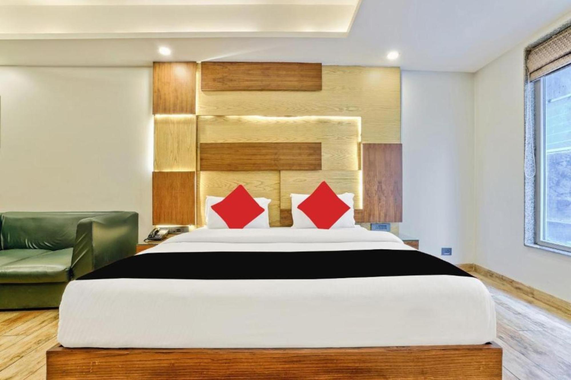 Hotel Nityaa Suites New Delhi Eksteriør billede