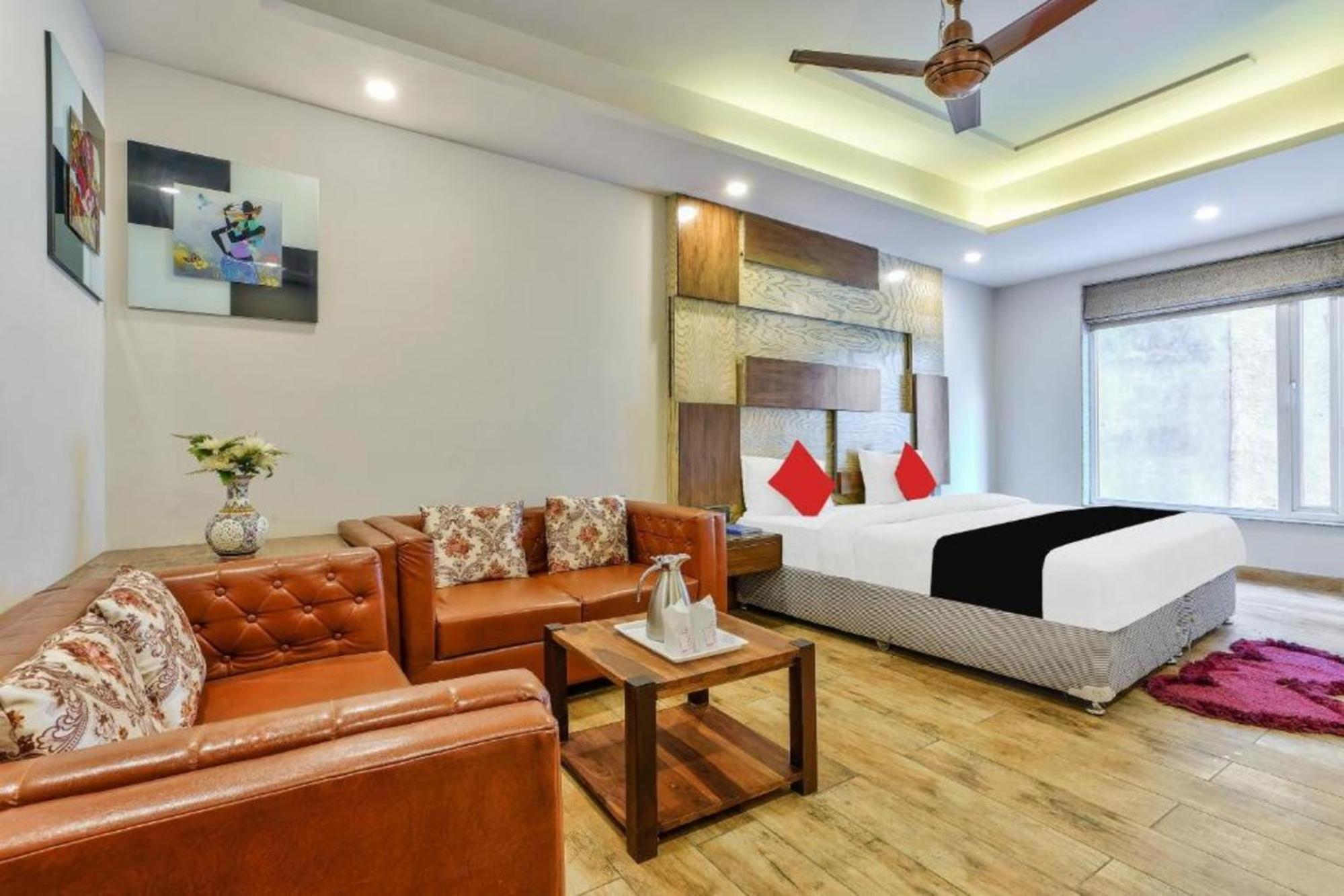 Hotel Nityaa Suites New Delhi Eksteriør billede