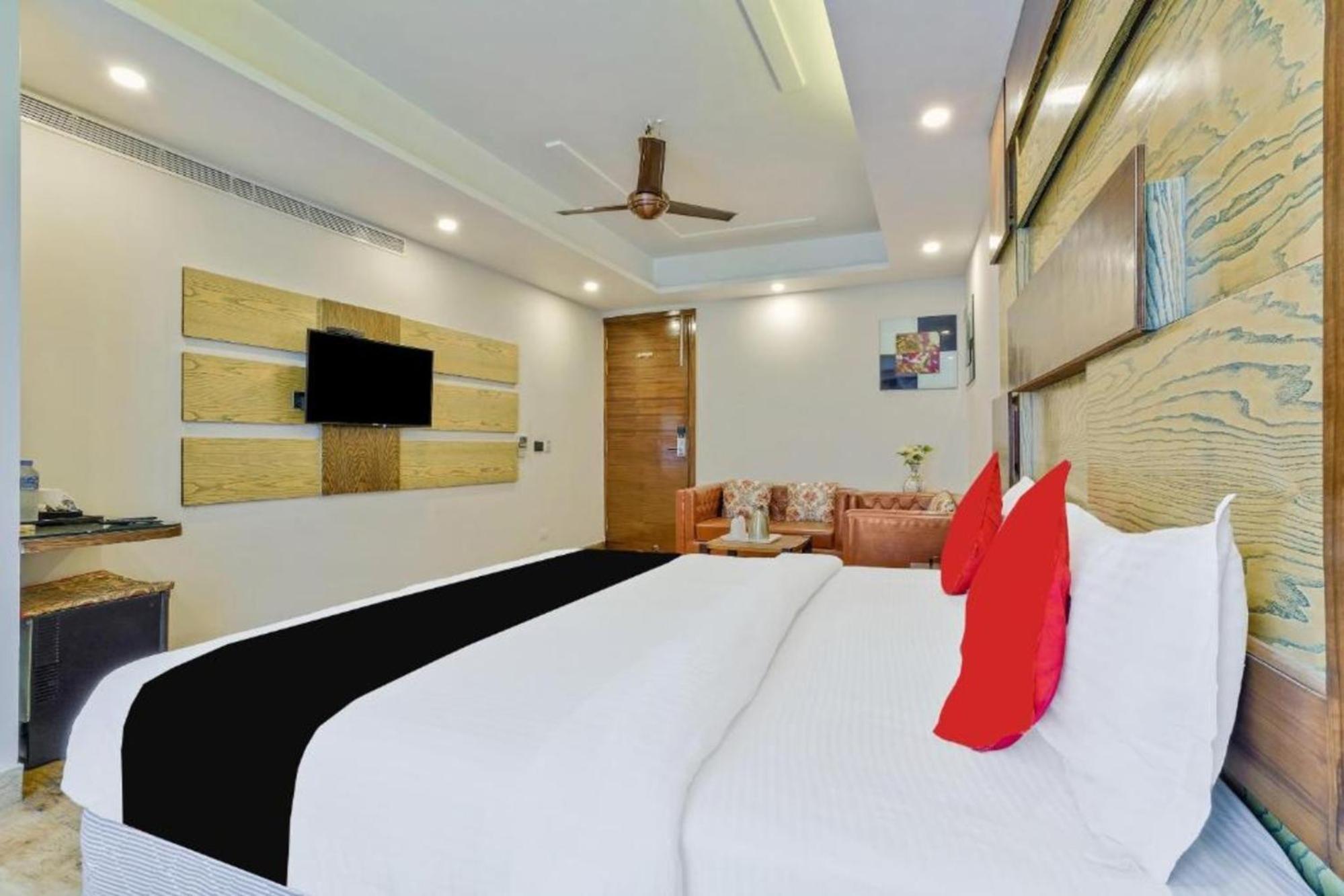 Hotel Nityaa Suites New Delhi Eksteriør billede
