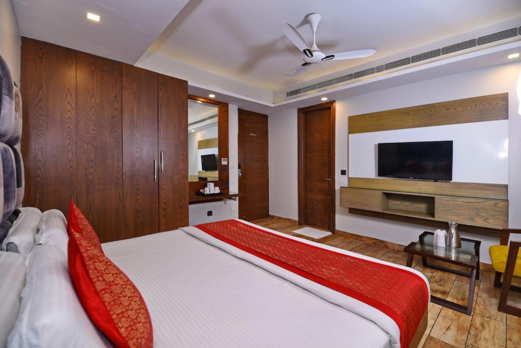 Hotel Nityaa Suites New Delhi Eksteriør billede
