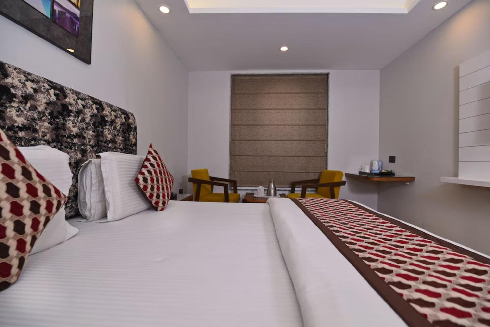 Hotel Nityaa Suites New Delhi Eksteriør billede
